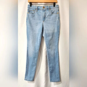 Universal Thread Women's Light Wash Jean Size 6/28R‎ High Rise Skinny Denim